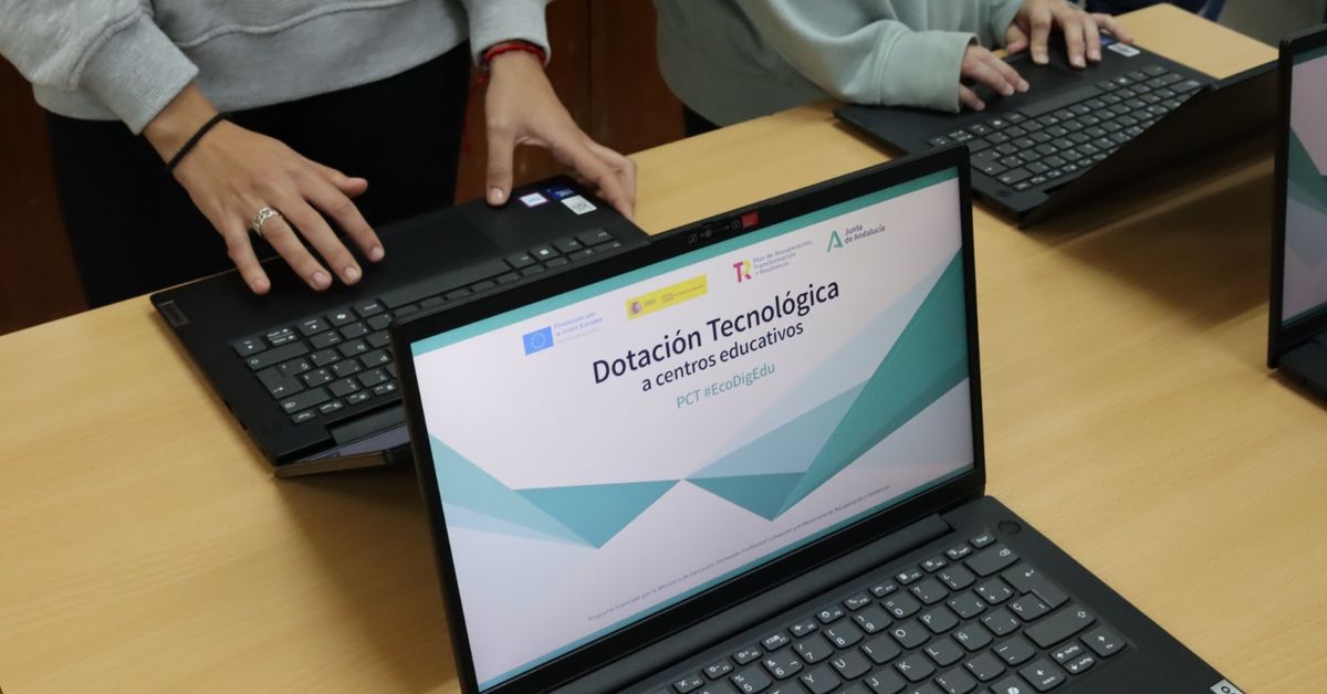 La Junta invirtió casi 21 millones en equipamiento y tecnología para centros educativos en Sevilla en 2025