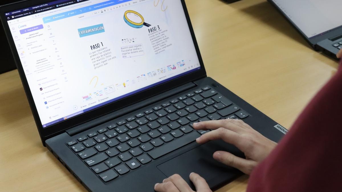 La Junta destina más de 1,6 millones en equipamiento y tecnología en centros educativos de Córdoba