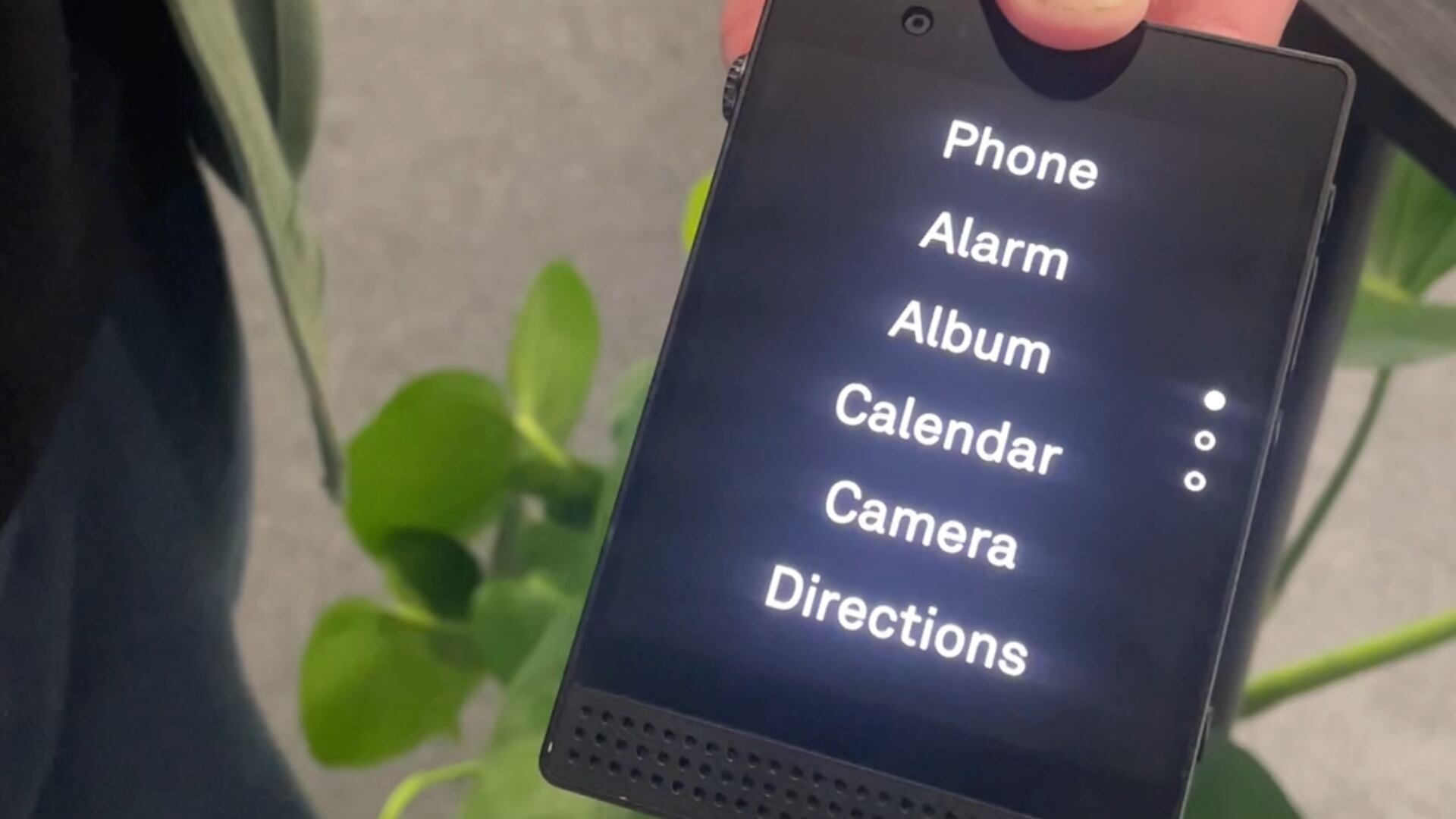 El móvil que quiere que lo uses menos: el "dumb-phone" llega al MWC